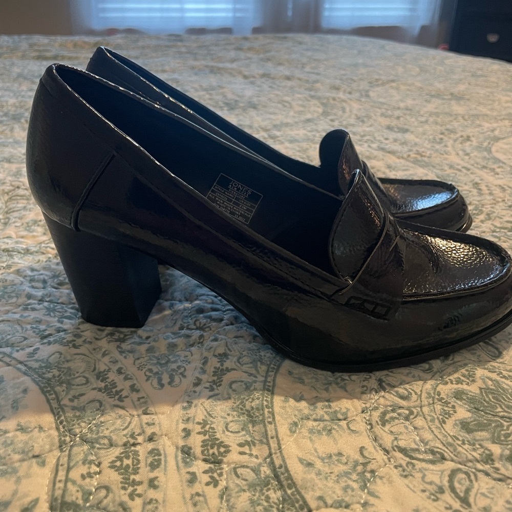 Jones New York Black Loafers with Glossy Finish